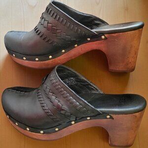 Ugg Vivica Womens Black Leather & Wood Studded Clog Mules Size 9